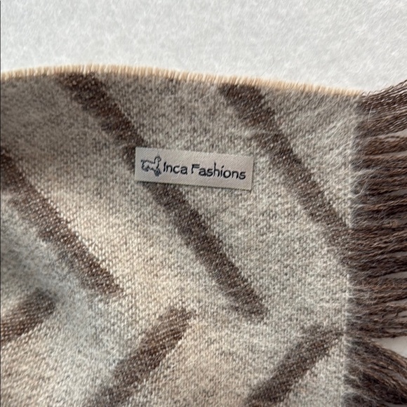 NWOT Inca Fashions 100% Alpaca Wool Reversible Scarf Brown Cream Chevron Pattern - Picture 2 of 5